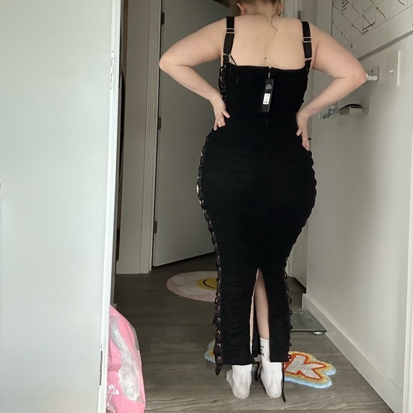 GORGEOUS strappy black dress - Picture 4 of 8